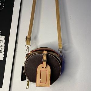 Simple but CUTE Crossbody Bag 😻